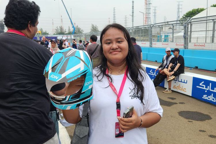 E-Prix, helm, Formula E, Helm, balap mobil listrik, Helm Kertas Formula E, Suvenir Sederhana yang Berkesan buat Pengunjung