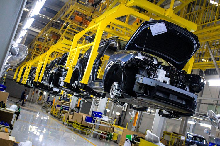 industri otomotif, Daya Beli Melemah, Industri otomotif, mobil listrik, diler tutup, daya beli melemah, Fenomena Diler Otomotif Tutup, Apa Penyebabnya?