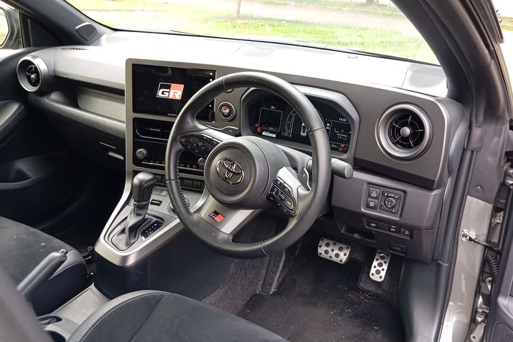 Toyota GR Yaris, hot hatch, transmisi otomatis, Transmisi otomatis, performansi tinggi, Toyota GR Yaris: Evolusi Hot Hatch yang Ramah Sehari-hari