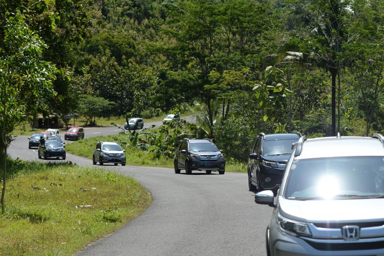 keselamatan berkendara, tips mengemudi, Marka jalan, jalan tanpa marka, cara berkendara dengan baik, tanpa marka jalan, Cara Berkendara Aman di Jalan Tanpa Marka