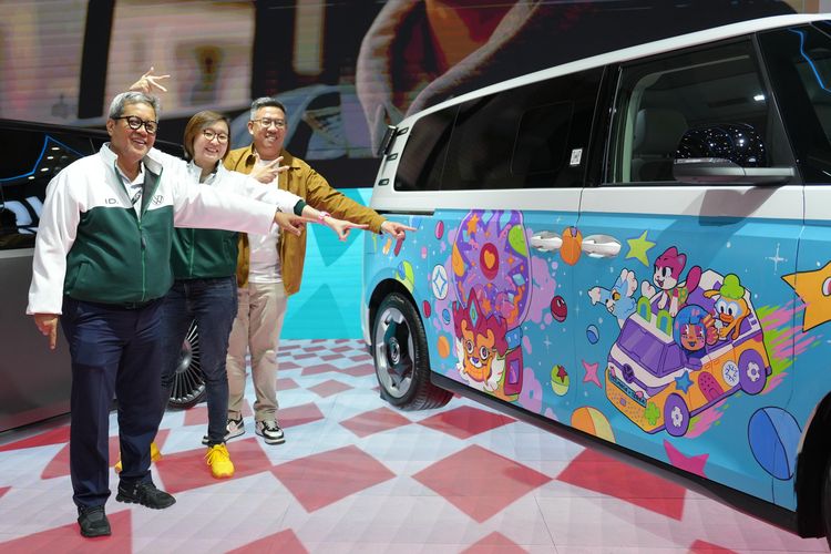 Maxdecal, Volkswagen, Ekonomi Kreatif, ekonomi kreatif, GIIAS 2025, MaxDecal, Volkswagen ID. BUZZ Jadi Kanvas Kreativitas di GIIAS 2025