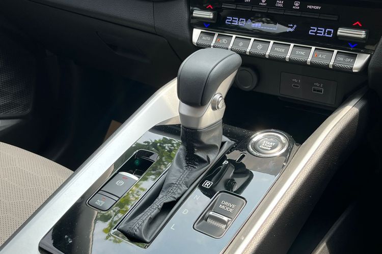 mobil matik, tanjakan, mobil matik di tanjakan, posisi D mobil matik, cara nanjak mobil matik, tips mobil matik di tanjakan, Benarkah Mobil Matik Tidak Disarankan Pakai Posisi D Saat Menanjak?