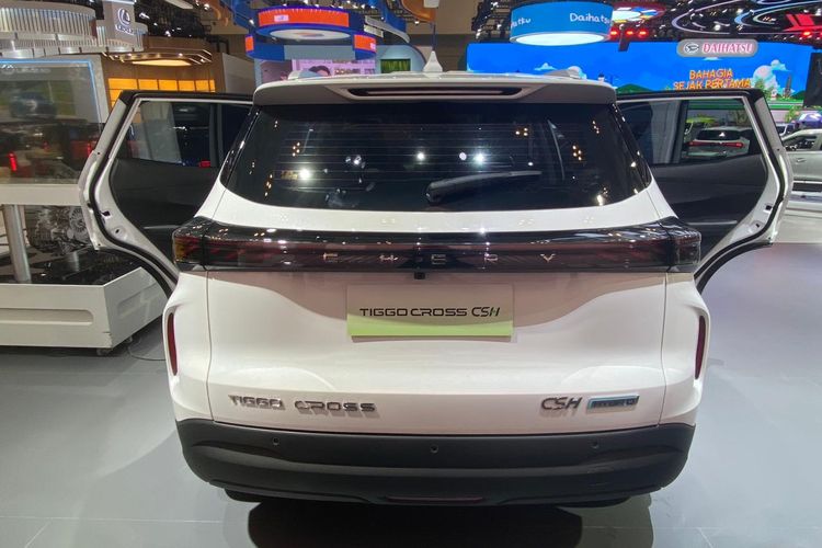 Chery Tiggo Cross CSH, Mobil Hybrid, GIIAS 2025, SUV terjangkau, Plus Minus Chery Tiggo Cross CSH di Mata Pengunjung GIIAS 2025