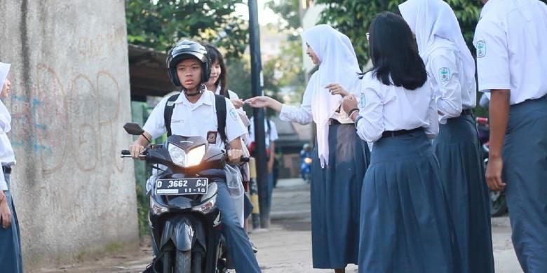 sepeda motor, otomotif, aturan berkendara, Gubernur Dedi Mulyadi, siswa dilarang bawa motor, Siswa Dilarang Bawa Motor ke Sekolah, Angkutan Umum Harus Dibenahi