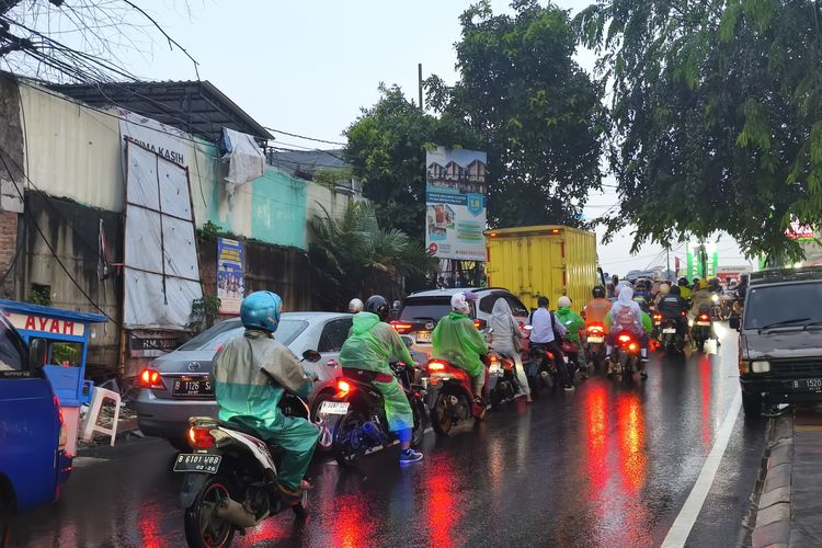 Oli mesin cepat ganti, Oli transmisi cepat ganti, mobil sering kena macet, Pengaruh Jalan Macet Terhadap Oli Mobil, Ini Faktanya