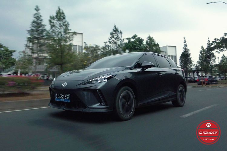 fitur canggih, MG4 EV, harga terjangkau, mobil listrik, Cek Harga dan Spesifikasi Mobil Listrik MG4 EV