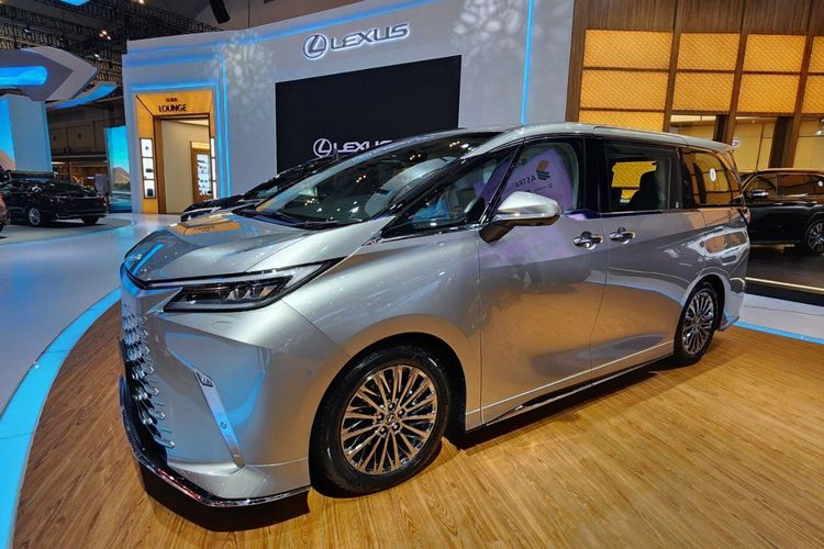 Hotman Paris, mobil mewah, Lexus, GIIAS 2025, Semewah Apa MPV Premium Rp 2,8 Miliar yang Dilirik Hotman Paris