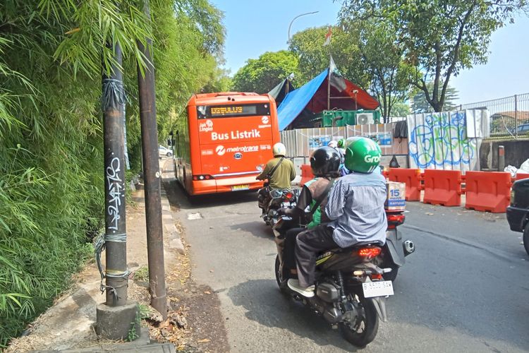 Road Safety Association, pramono anung, Kemacetan Jakarta, trotoar tb simatupang, Pemangkasan Trotoar di TB Simatupang: Solusi atau Ancaman?