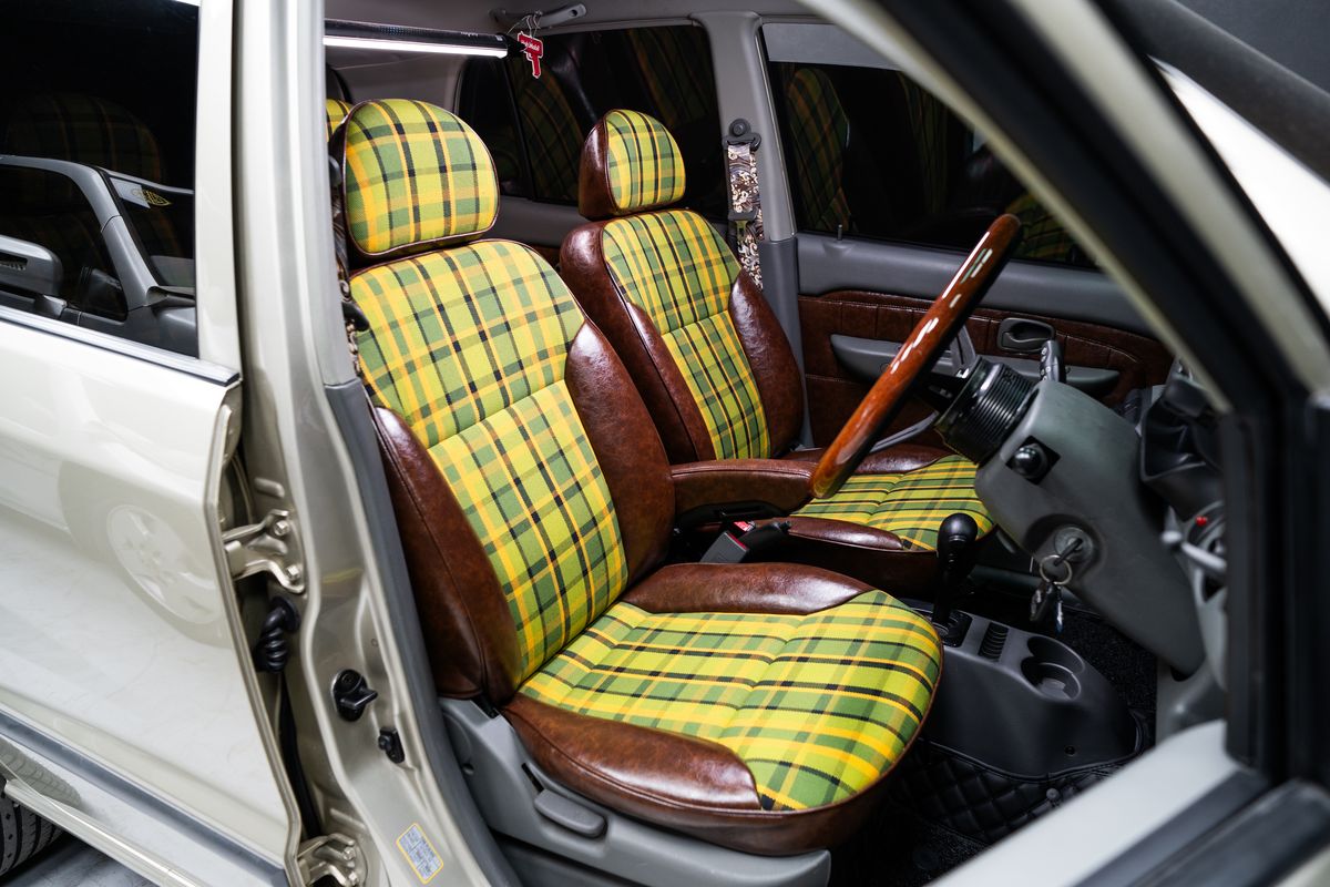 Tampilan Vintage: Tren Jok Fabric di Dunia Otomotif 2025