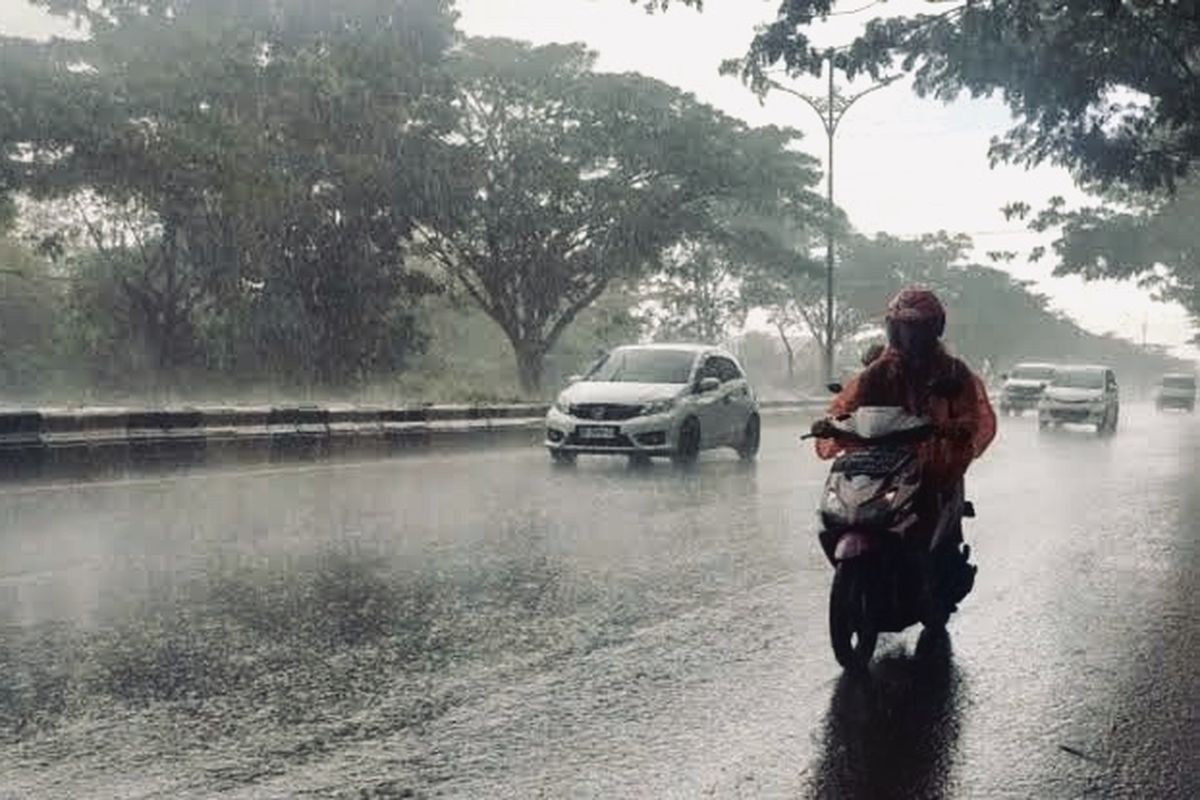 Waspada Aquaplaning Saat Berkendara di Musim Kemarau Basah