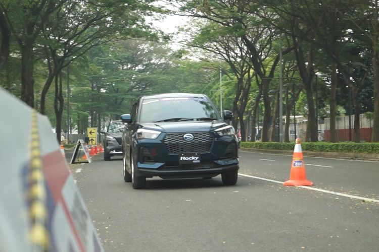 konsumsi bahan bakar, teknologi hybrid, Efisiensi Energi, Daihatsu Rocky Hybrid, Daihatsu Rocky Hybrid: Konsumsi Bahan Bakar 47,8 Km/L yang Mengesankan