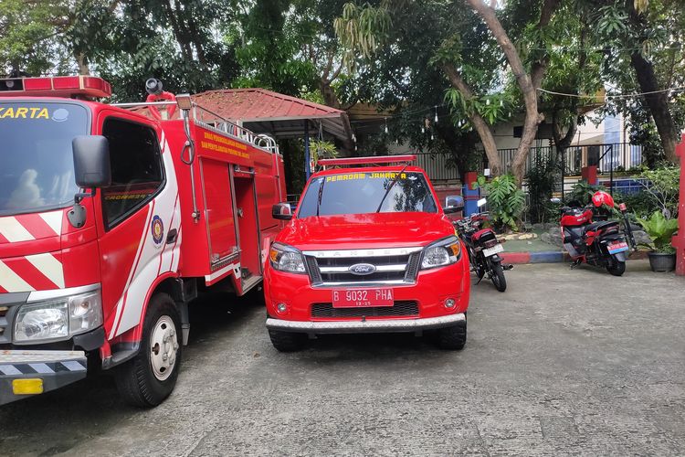 Pajak Kendaraan Bermotor, kendaraan pribadi, kendaraan dinas, tarif pajak kendaraan, Tarif Pajak Kendaraan Dinas vs. Pribadi: Apa Bedanya?