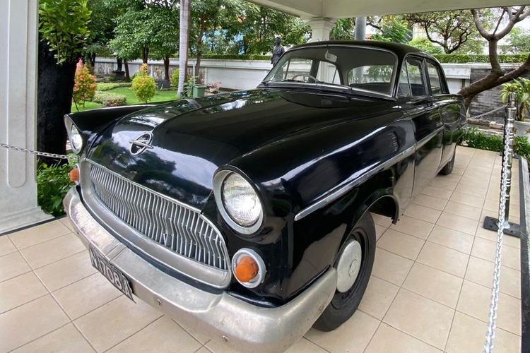 Bung Tomo, museum 10 nopember, HUT 80 tahun kemerdekaan, opel kapitan 1956, mobil bung tomo, Opel Kapitan, Mobil Bung Tomo Sang Orator Pembakar Semangat