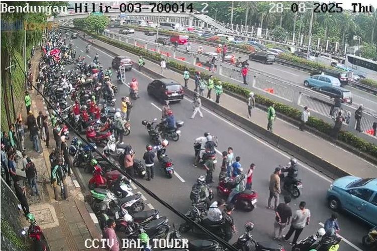 demo, transjakarta, Lalu Lintas, kendaraan bermotor, Transjakarta, Transjakarta Alihkan Sejumlah Rute Imbas Demo, Simak Rinciannya