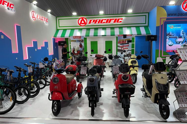 Pameran otomotif, GIIAS 2025, motor listrik, pameran otomotif, harga motor listrik, daftar harga motor listrik, Daftar Motor Listrik di GIIAS 2025, Harga mulai Rp 5 Jutaan