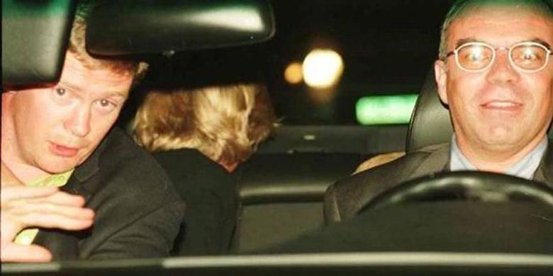 kode, lampu dim, Lampu Jauh, High Beam, Pahami Etika Kode-kode Minta Jalan Pakai Lampu Dim