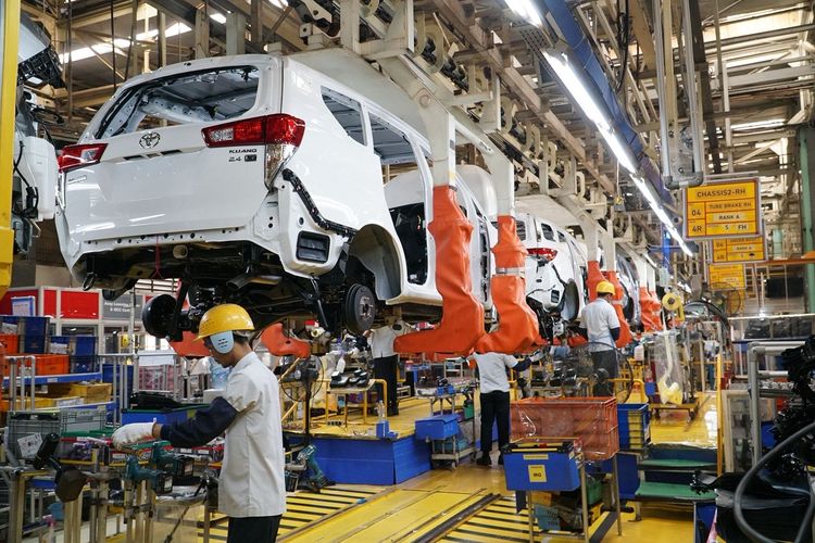 Industri Otomotif Indonesia, ekspor kendaraan Toyota, Primaniyarta Lifetime Achievement Award, kandungan lokal kendaraan, Perjalanan Panjang Ekspor Kendaraan Toyota di Indonesia