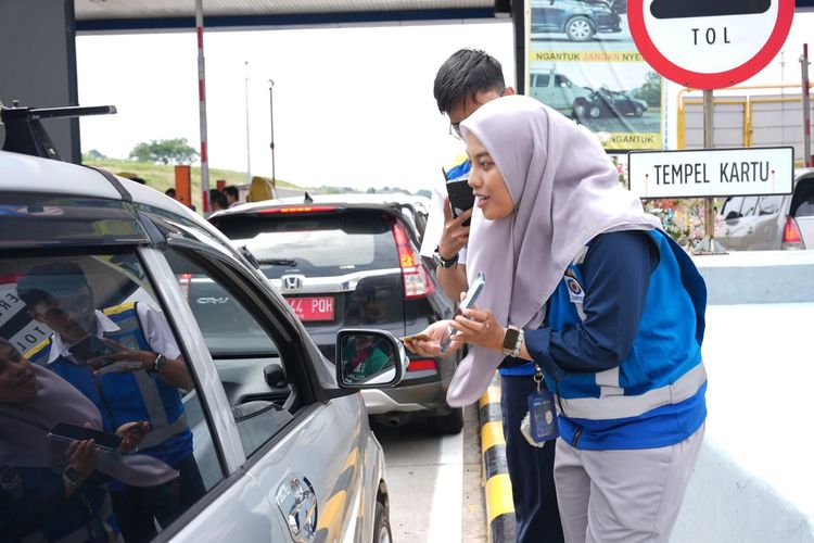 gerbang tol, Mudik Lebaran, e-toll, kartu tol, Near Field Communication, top up saldo, Mudah, Begini Cara Top Up Saldo E-Toll dari Ponsel