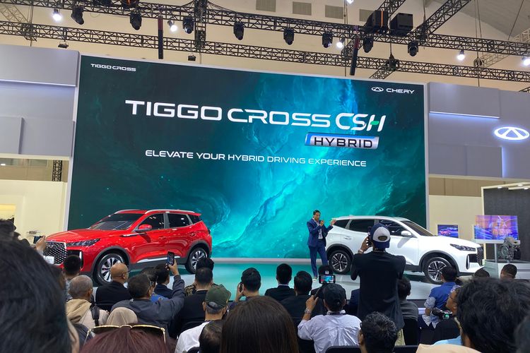 Chery Tiggo Cross CSH, Mobil Hybrid, GIIAS 2025, SUV terjangkau, Plus Minus Chery Tiggo Cross CSH di Mata Pengunjung GIIAS 2025