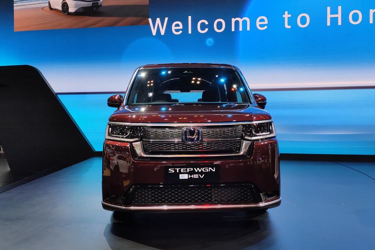 Honda Step WGN e:HEV, Yusak Billy, GIIAS 2025, harga mobil, Honda Step WGN e:HEV Lebih Murah dari Serena e-Power