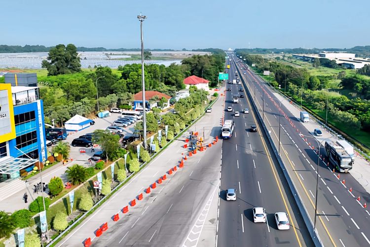 Lalu Lintas, Mudik Lebaran, Tol Cipali, arus lalu lintas, mudik Lebaran 2025, Arus Mudik Lebaran 2025: Sekitar 5.000 Kendaraan Masuk Jateng Via Tol Cikatama