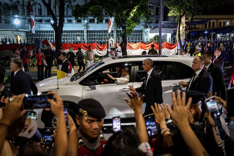 Paus Fransiskus, kunjungan apostolik, Toyota Kijang Innova, Maung MV3 Pope Mobile, Paus Fransiskus: Mobil Kijang Innova Zenix yang Dipilihnya