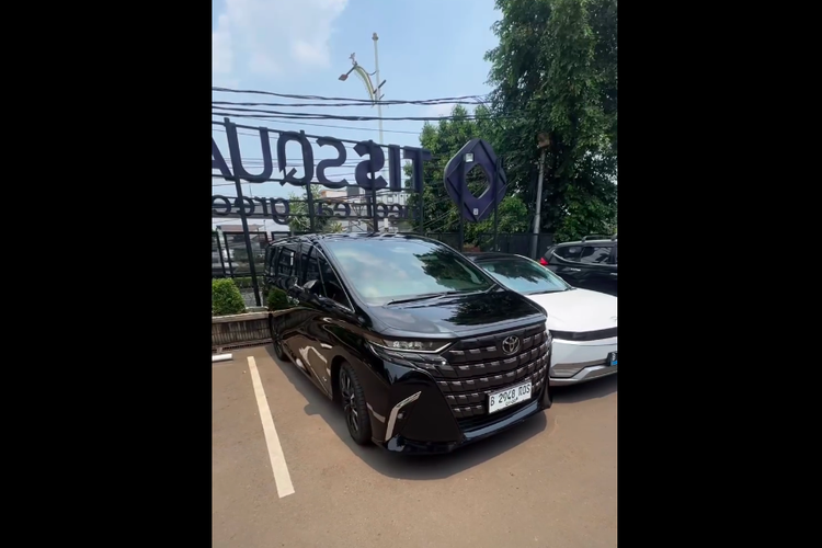 Toyota Alphard, Indonesia Parking Association, parkir sembarangan, Ziko Harnadi, Ziko Harnadi Cerita Insiden Parkir yang Mengganggu: Begini Kata Ahli