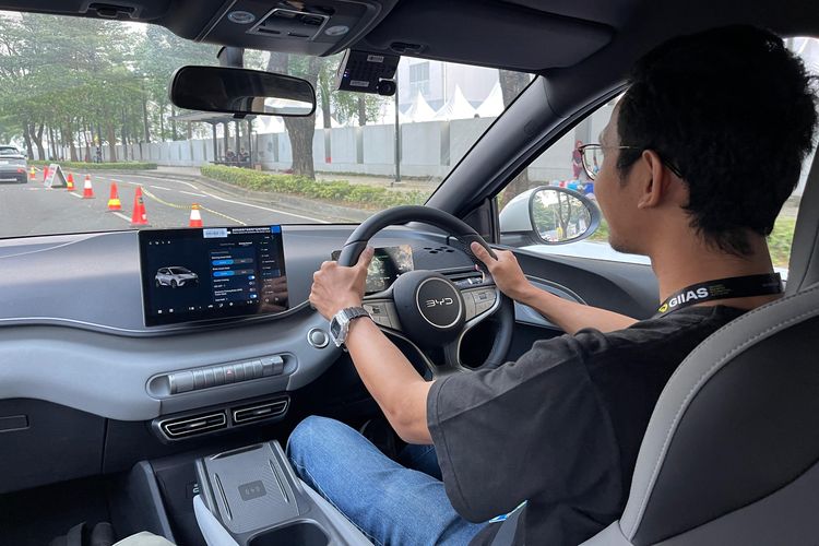 Daihatsu Rocky, SUV ringkas, suzuki fronx, BYD Atto 1, Perbandingan Mobil Baru Rp 200 Jutaan: Fronx, Rocky Hybrid dan Atto 1