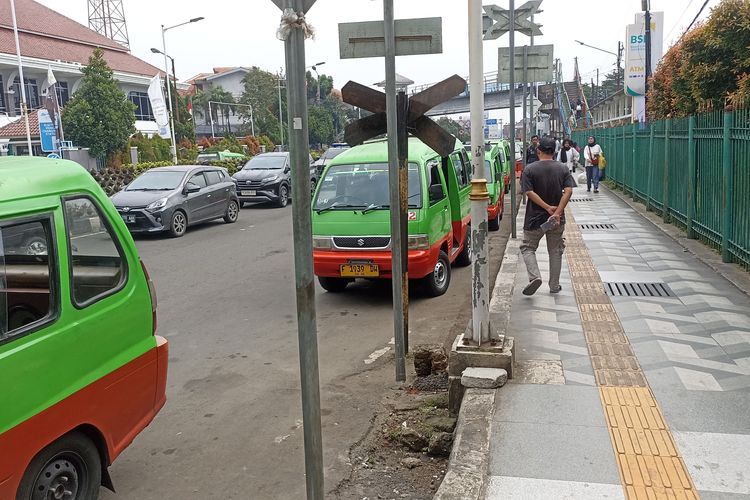 Transportasi umum, angkot Bogor, Kota Bogor, angkot tua, Angkot Tua di Kota Bogor Mulai Dikandangkan