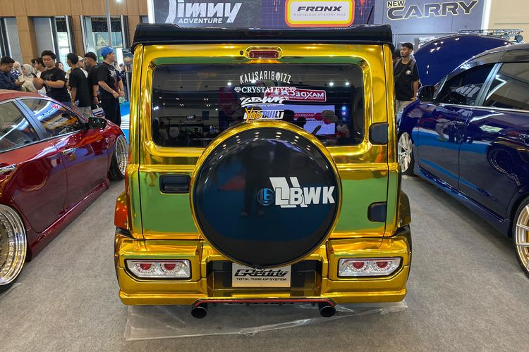 modifikasi, jimny, Modifikasi mobil, suzuki jimny, Modifikasi Nyentrik Suzuki Jimny Pakai Bodykit Liberty Walk