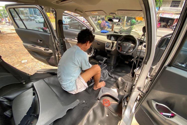 modifikasi mobil, mobil lcgc, interior mewah, retrim jok premium, Upgrade Mobil LCGC dengan Jok Premium: Biaya dan Opsi