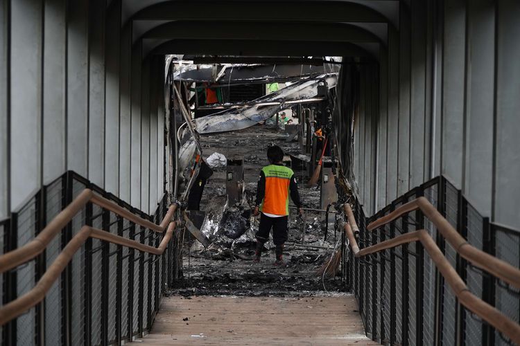 Penjualan Mobil, industri otomotif, ketidakpastian ekonomi, demonstrasi berkepanjangan, Volatilitas Ekonomi dan Otomotif: Efek Dari Gelombang Demonstrasi