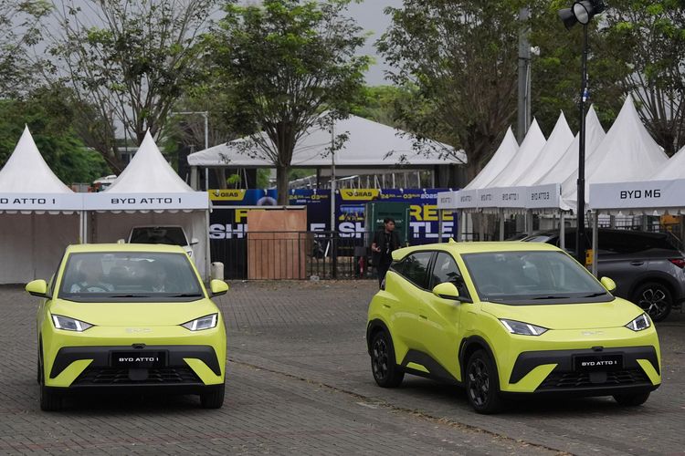 Hotman Paris, cicilan mobil listrik, BYD Atto 1, motor listrik murah, GIIAS 2025, Wuling Binguo EV, Cicilan Mobil Listrik, mobil baru, Mobil Baru, Motor Listrik Murah, Populer Otomotif, artikel terpopuler, wuling binguo ev, Hotman Paris ke GIIAS dan Cicilan BYD Atto 1