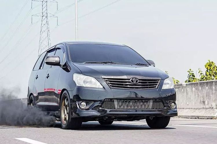 Toyota Alphard, Populer Otomotif, artikel terpopuler, harga mobil hybrid bekas, etika berkendara di jalan tol, Denza D9, Fronx, Tiggo Cross CSH, toyota kijang innova reborn diesel, Innova Reborn Diesel, Etika di Jalan Tol