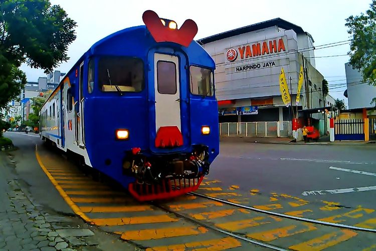 kereta api, batara kresna, Batara Kresna tabrak mobil, pelintasan tanpa palang pintu, aturan melewati pelintasan kereta api, Agya Tertabrak KA Batara Kresna di Wonogiri, Ingat Aturan Pelintasan