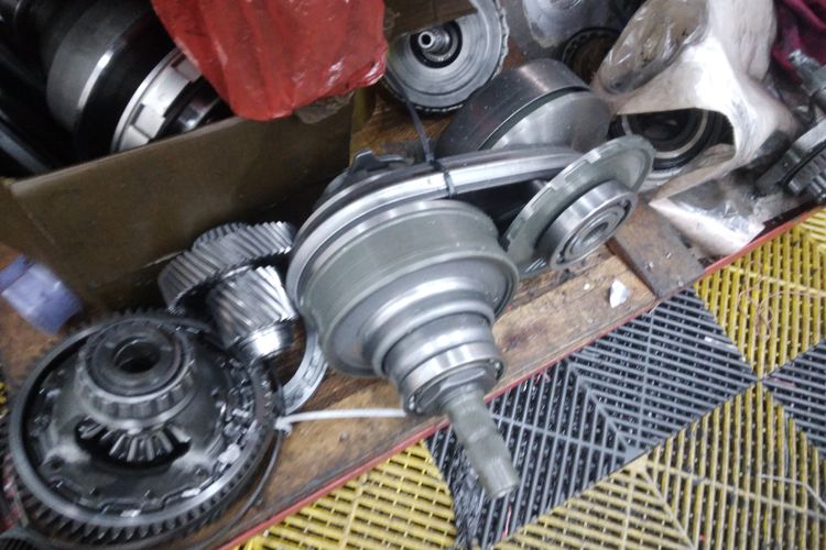 transmisi matik, kenyamanan berkendara, efisiensi bahan bakar, Mengapa CVT Jadi Pilihan Utama di Mobil Modern?