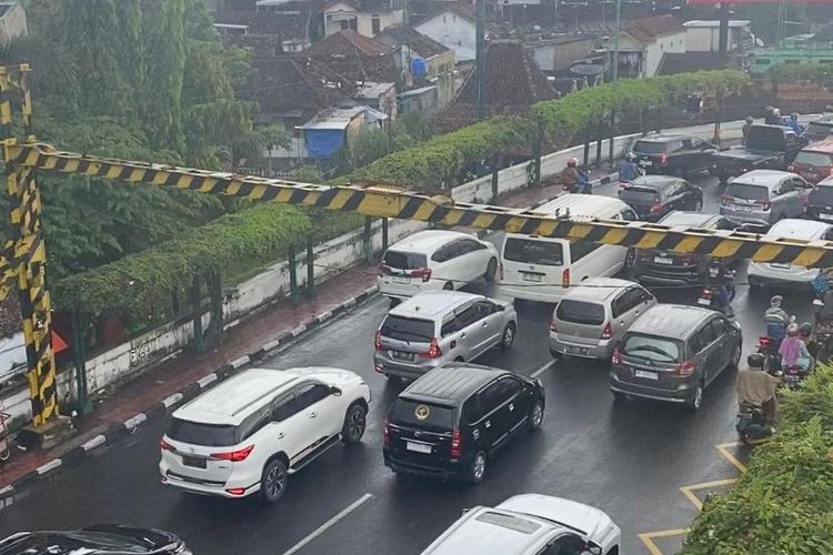 fortuner, pajero sport, puncak kemacetan saat mudik, Populer Otomotif, aturan ganjil genap, artikel terpopuler, ganjil genap jakarta, Mobil arogan, libur lebaran 2025, mudik Lebaran 2025, Chery Tiggo 8 CHS, [POPULER OTOMOTIF] Disarankan Mudik Sebelum 28 Maret 2025 | Ganjil Genap Jakarta Tidak Berlaku Selama Libur Lebaran | Alasan Pajero Sport dan Fortuner Dianggap Mobil Arogan