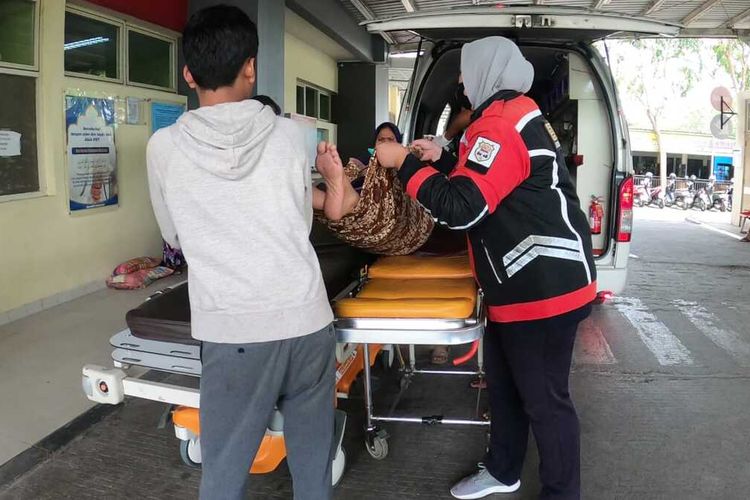 Ambulans tanpa pasien, ambulans kosong, ambulans kendaraan prioritas, Benarkah Ambulans Tanpa Pasien Tak Punya Hak Prioritas?