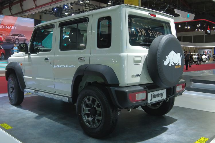 jimny, suzuki jimny, jimny 5 pintu, suzuki jimny 5 pintu, suzuki jimny 3 pintu harga, Komparasi Suzuki Jimny 3 Pintu vs Jimny 5 Pintu: Kembar Beda Karakter