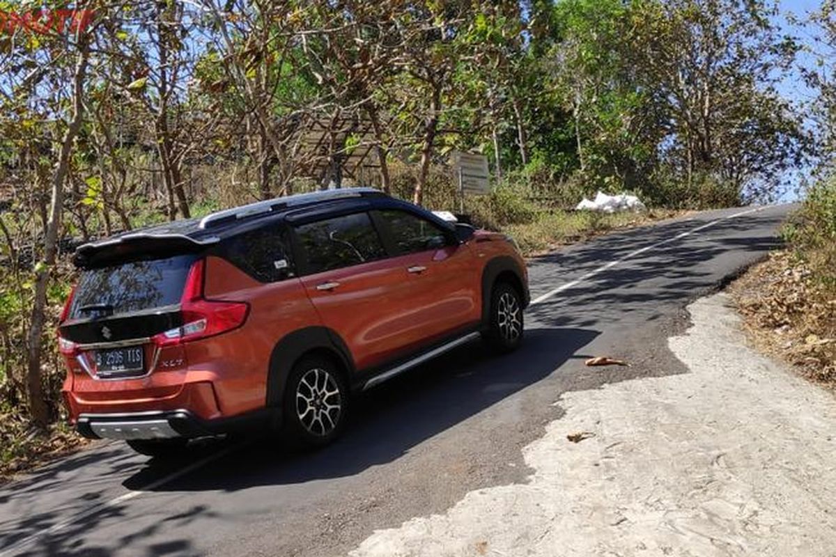 Trik Ampuh Menghindari Mobil Matik Mundur di Tanjakan
