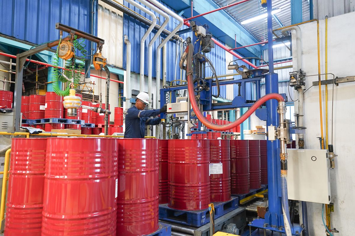 Pabrik ExxonMobil Cilegon Bisa Produksi 100 Juta Liter Oli per Tahun