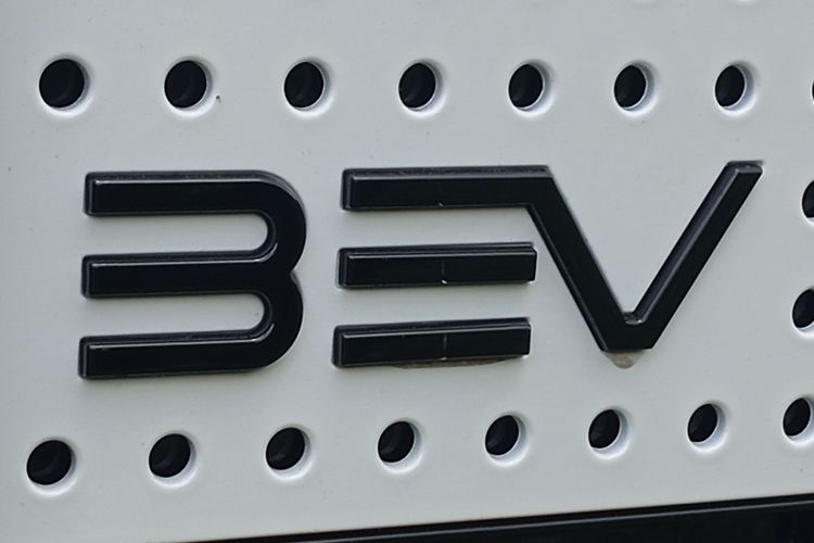 mobil listrik, JAECOO J5 EV, SUV kompak, desain Eropa, Impresi Desain Jaecoo J5 EV: SUV Kompak China Bergaya Eropa