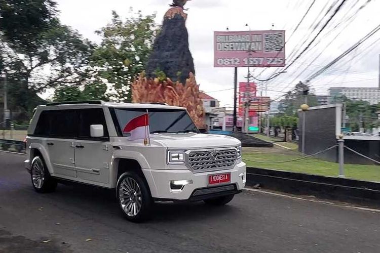 DPR RI, Pindad, kendaraan bermotor, maung, maung garuda, Maung Garuda Limousine, Presiden RI Prabowo Subianto, Wakil Presiden Gibran Rakabuming, Prabowo–Gibran Kompak Naik Maung Garuda Limousine ke Sidang Tahunan DPR RI
