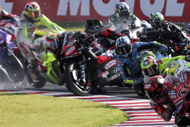 MotoGP, Aprilia, Sirkuit motegi, kecelakaan fatal, Jorge Martin, Massimo Rivola, motogp 2025, MotoGP Jepang 2025, Update Kondisi Jorge Martin, Patah Tulang Selangka