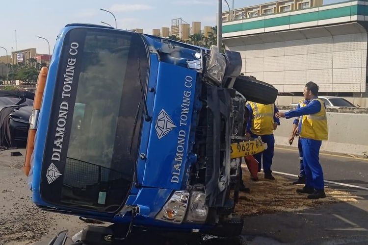 Ferrari Purosangue, Tol Cengkareng, Kecelakaan lalu lintas, Ferrari kecelakaan, Truk Towing, Polisi Jelaskan Kronologi Ferrari Jatuh dari Towing di Jalan Tol