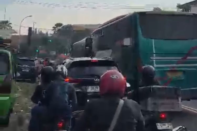 Libur Panjang, lalu lintas, Lalu Lintas, libur panjang, ganjil genap puncak, pantauan lalu lintas, Pantauan lalu lintas Puncak, Kondisi lalu lintas Puncak, Pantauan Langsung Lalu Lintas di Gadog Puncak, Macet dan Gage