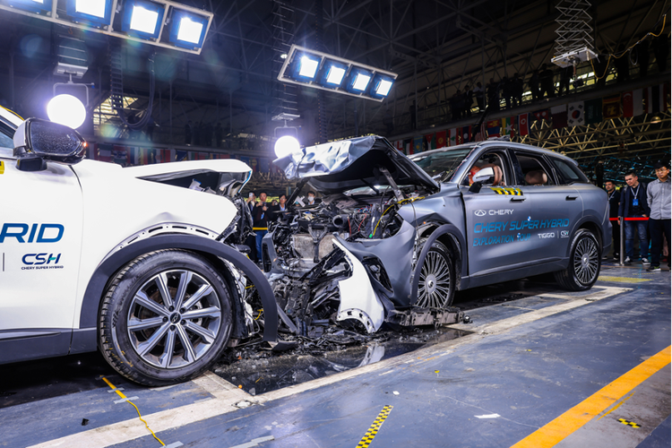 Chery, Chery Tiggo, uji tabrak, Chery Sales Indonesia, Chery Uji Tabrak Mobil Tiggo Lawas Usia di Atas 10 Tahun