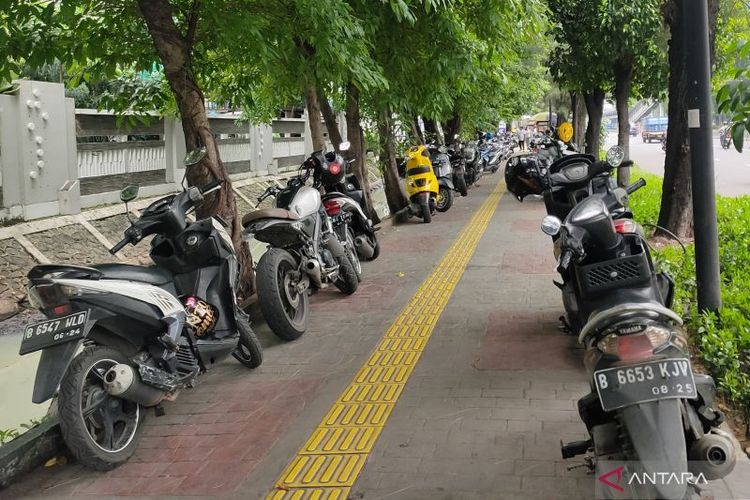 solusi, parkir liar, Penertiban, pembinaan, Penertiban Parkir Liar Tak Cukup Hanya dengan Razia