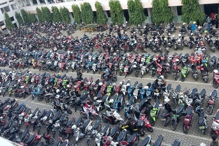 tarif parkir, kendaraan, transportasi, parkir, otomotif, Pemprov DKI Jakarta, kendaraan bermotor, Transportasi, Pramono Akan Naikkan Tarif Parkir di Jakarta