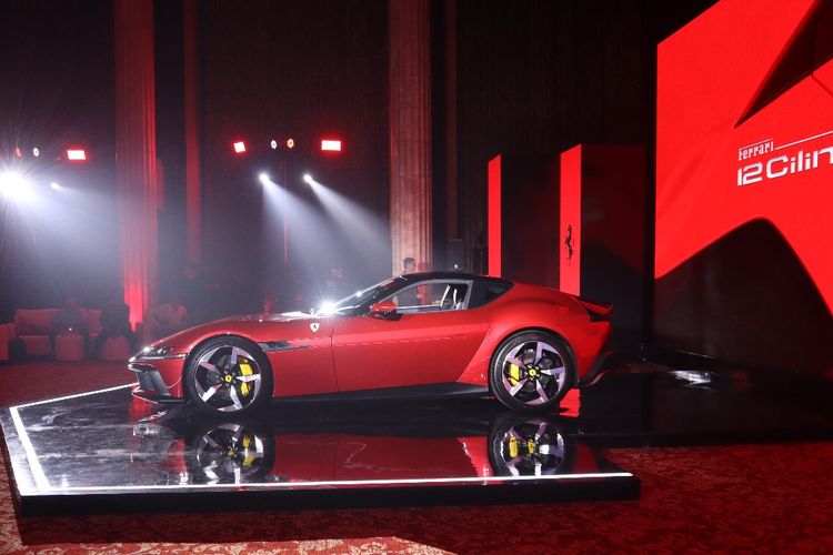 supercar, pameran otomotif, mobil mewah, DayNightCrew, DNC Automotive Exhibition, Pentingnya Edukasi Etika Saat Berkunjung ke Pameran Otomotif